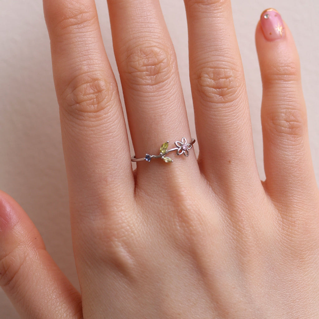 Peridot flower ring